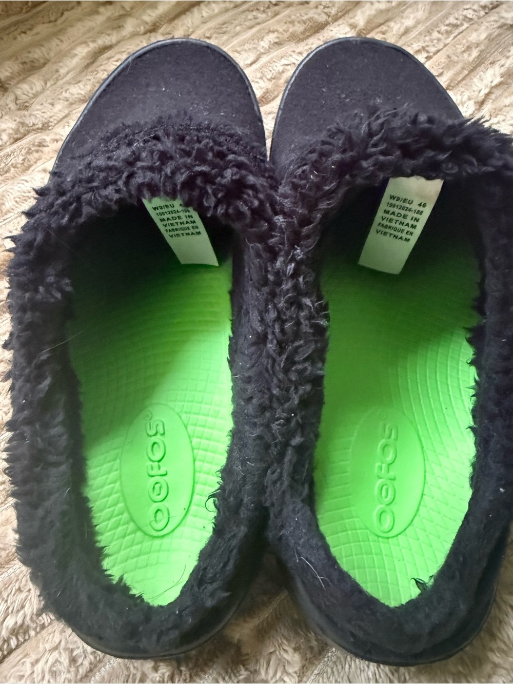OOFOS OOCoozie Women's Black Sherpa Mules Shoes Slippers, Size 9 - Picture 3 of 6